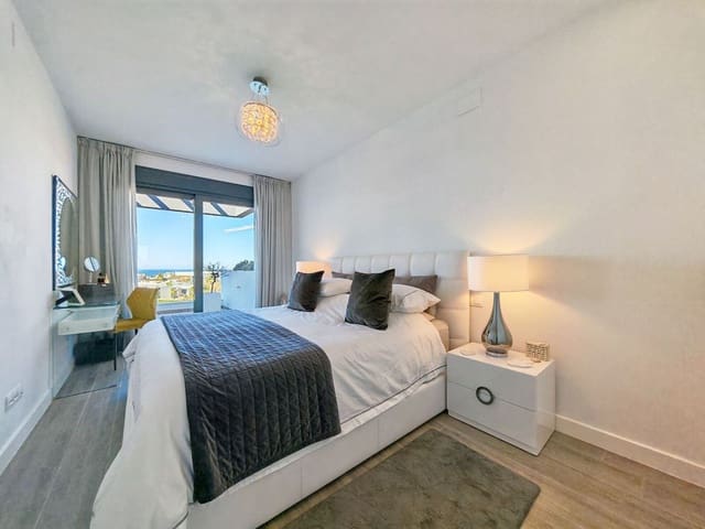 Apartamento de 3 habitaciones en Cabopino, Marbella en venta con piscina garaje - 1.050.000 € (Ref: 9856312)