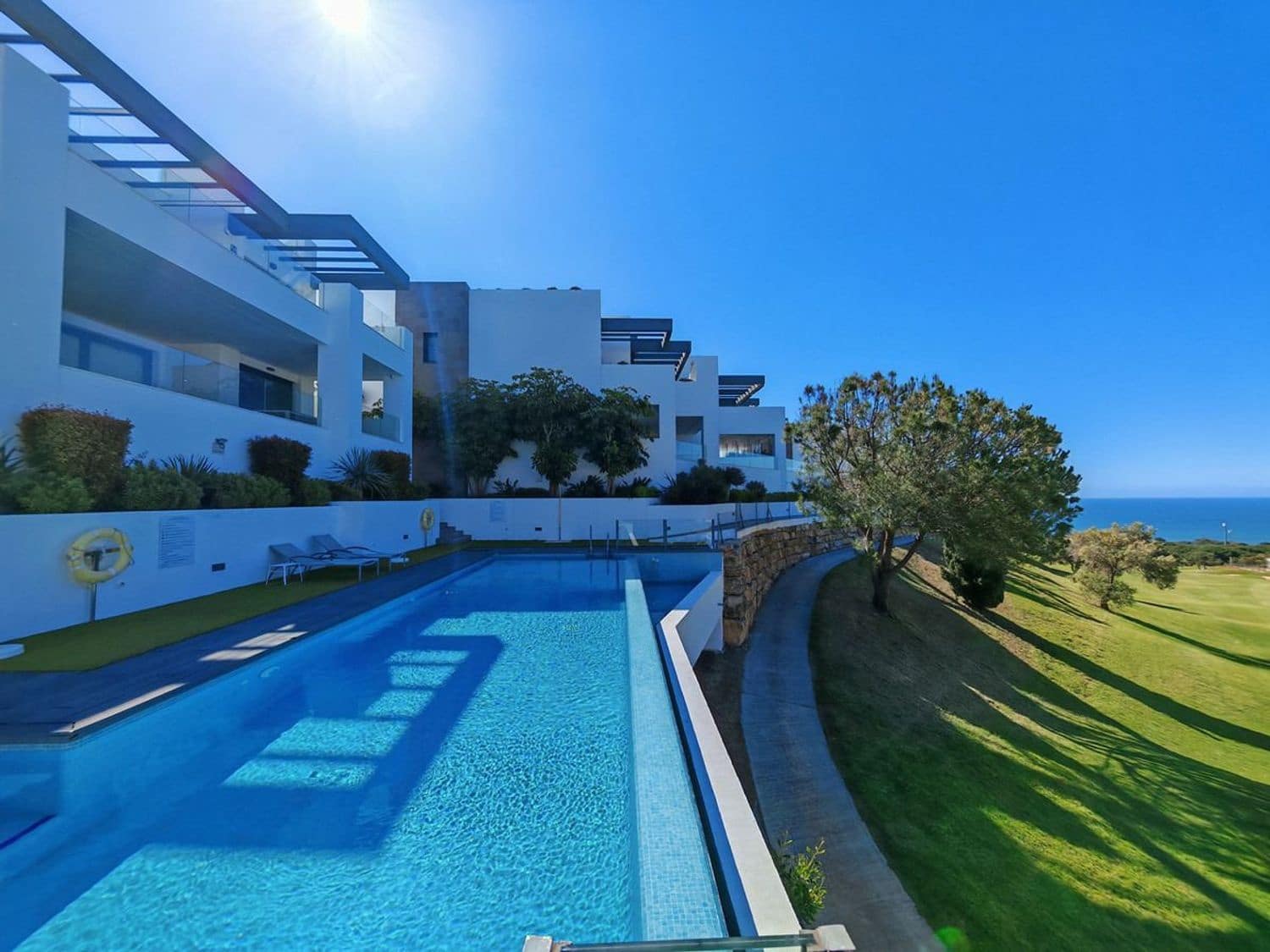 Apartamento de 3 habitaciones en Cabopino en venta con piscina garaje - 1.050.000 € (Ref: 9856312)