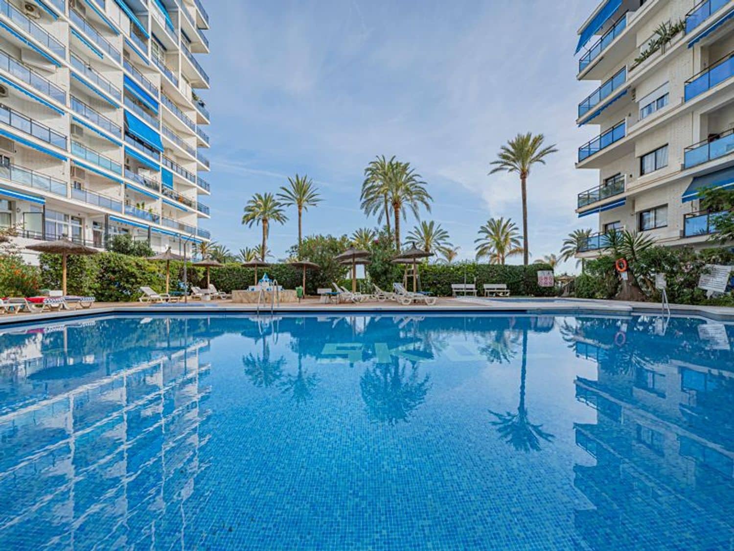 1 makuuhuone Huoneisto myytävänä paikassa Marbella mukana uima-altaan 
autotalli - 494 000 € (Ref: 9856315)