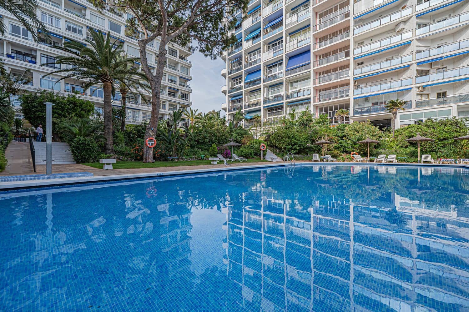 1 makuuhuone Huoneisto myytävänä paikassa Marbella mukana uima-altaan 
autotalli - 494 000 € (Ref: 9856315)