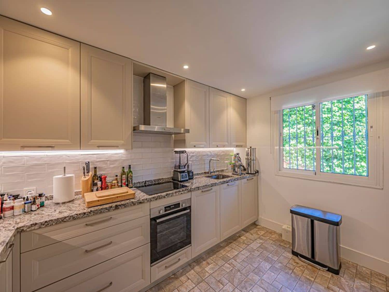 3 sypialnia Apartament na sprzedaż w La Mairena z basenem garażem - 895 000 € (Ref: 9858008)