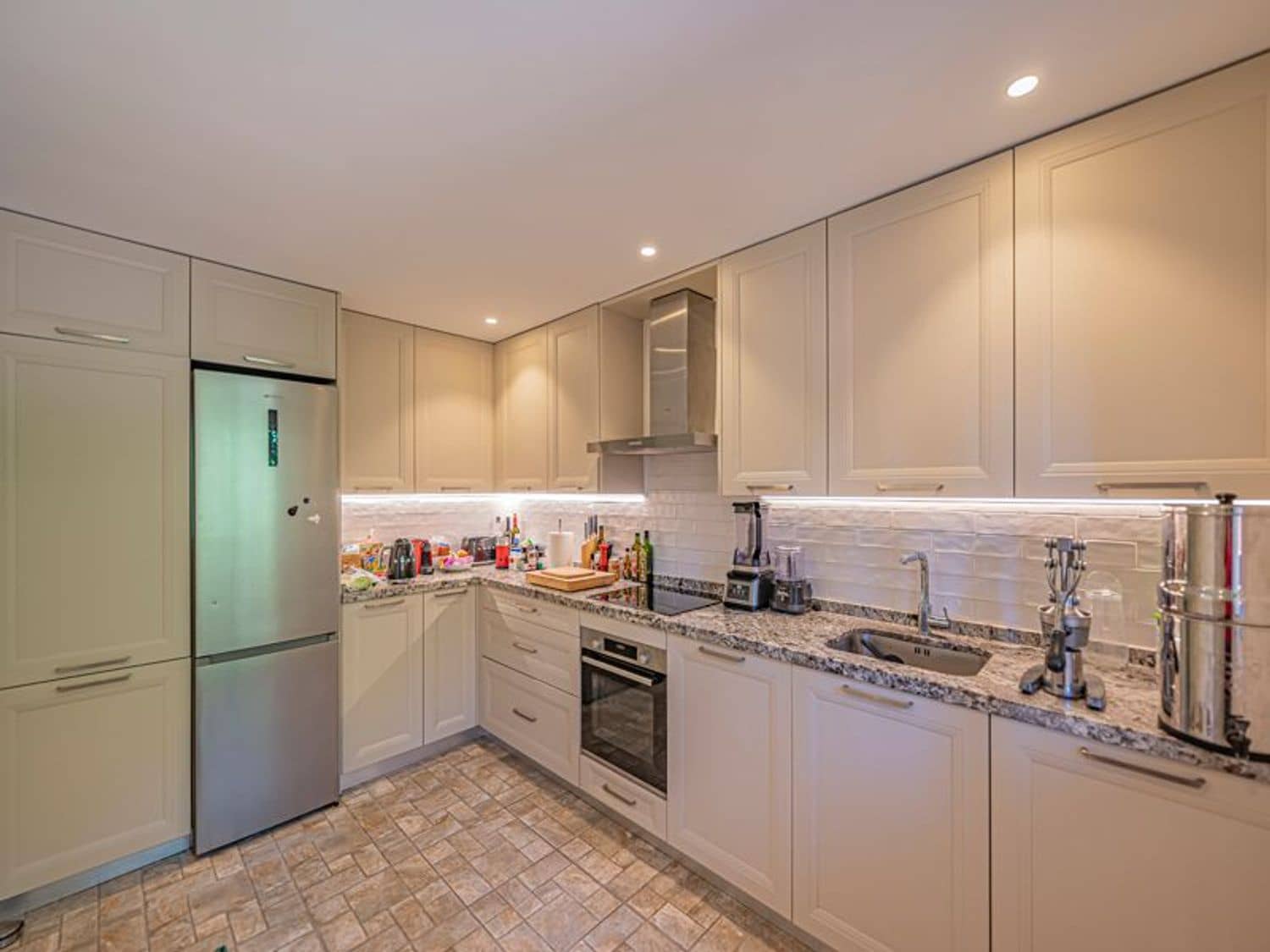 3 sypialnia Apartament na sprzedaż w La Mairena z basenem garażem - 895 000 € (Ref: 9858008)