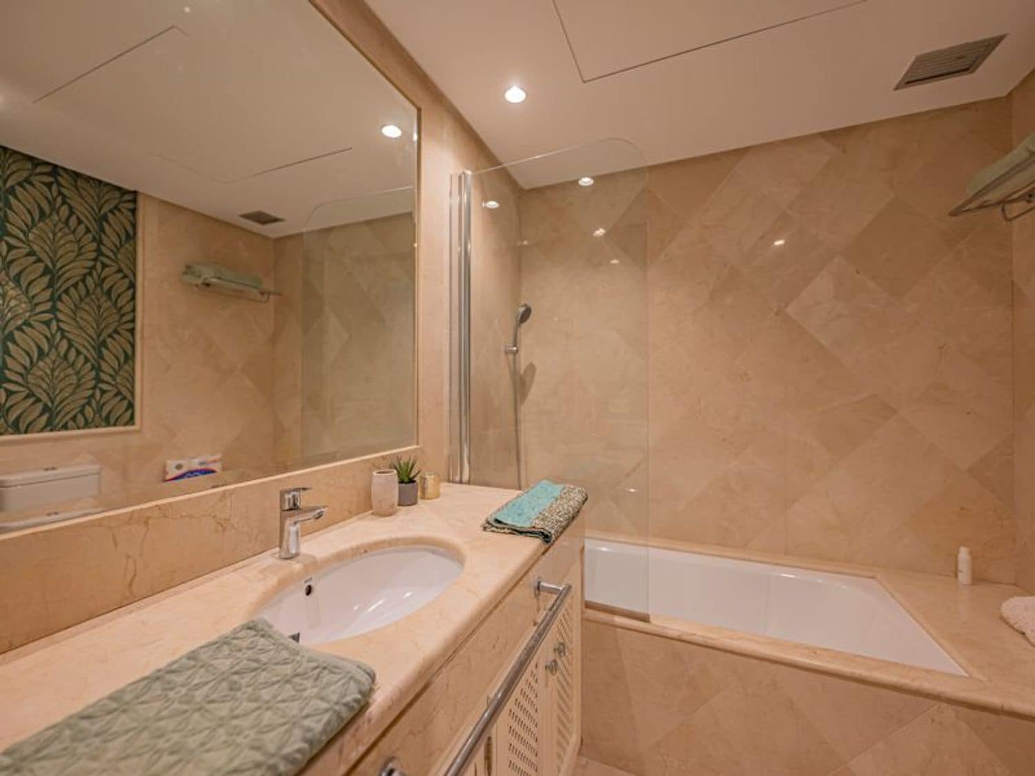 3 sypialnia Apartament na sprzedaż w La Mairena z basenem garażem - 895 000 € (Ref: 9858008)