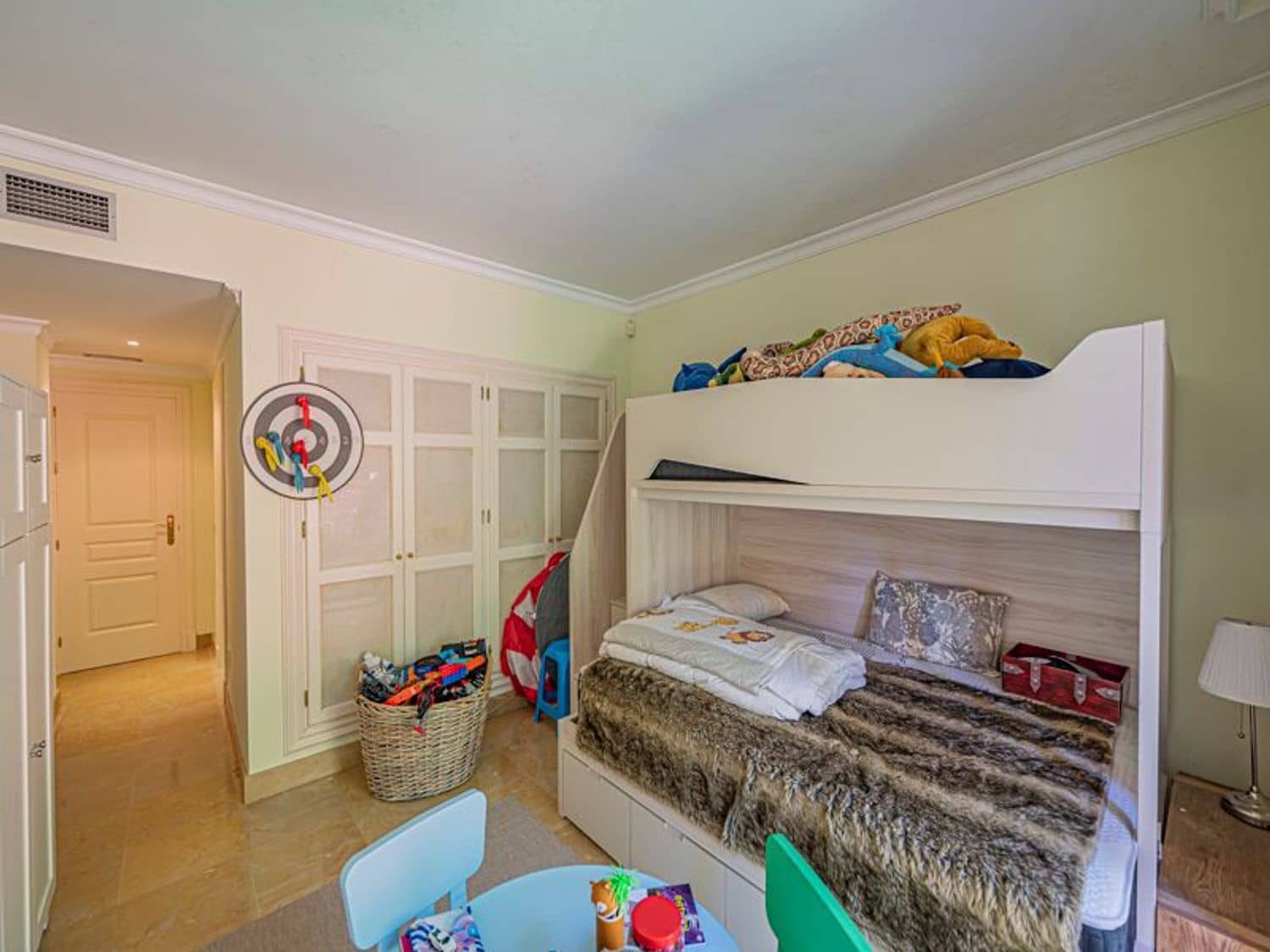 3 sypialnia Apartament na sprzedaż w La Mairena z basenem garażem - 895 000 € (Ref: 9858008)