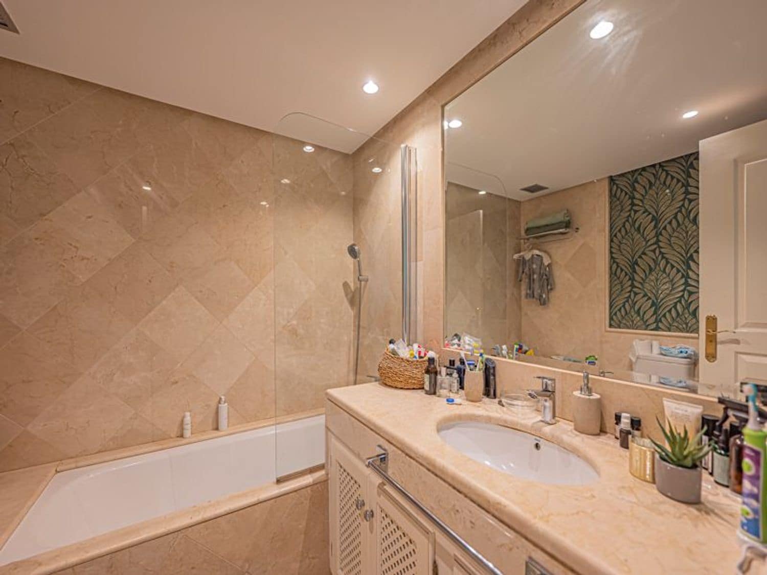 3 sypialnia Apartament na sprzedaż w La Mairena z basenem garażem - 895 000 € (Ref: 9858008)