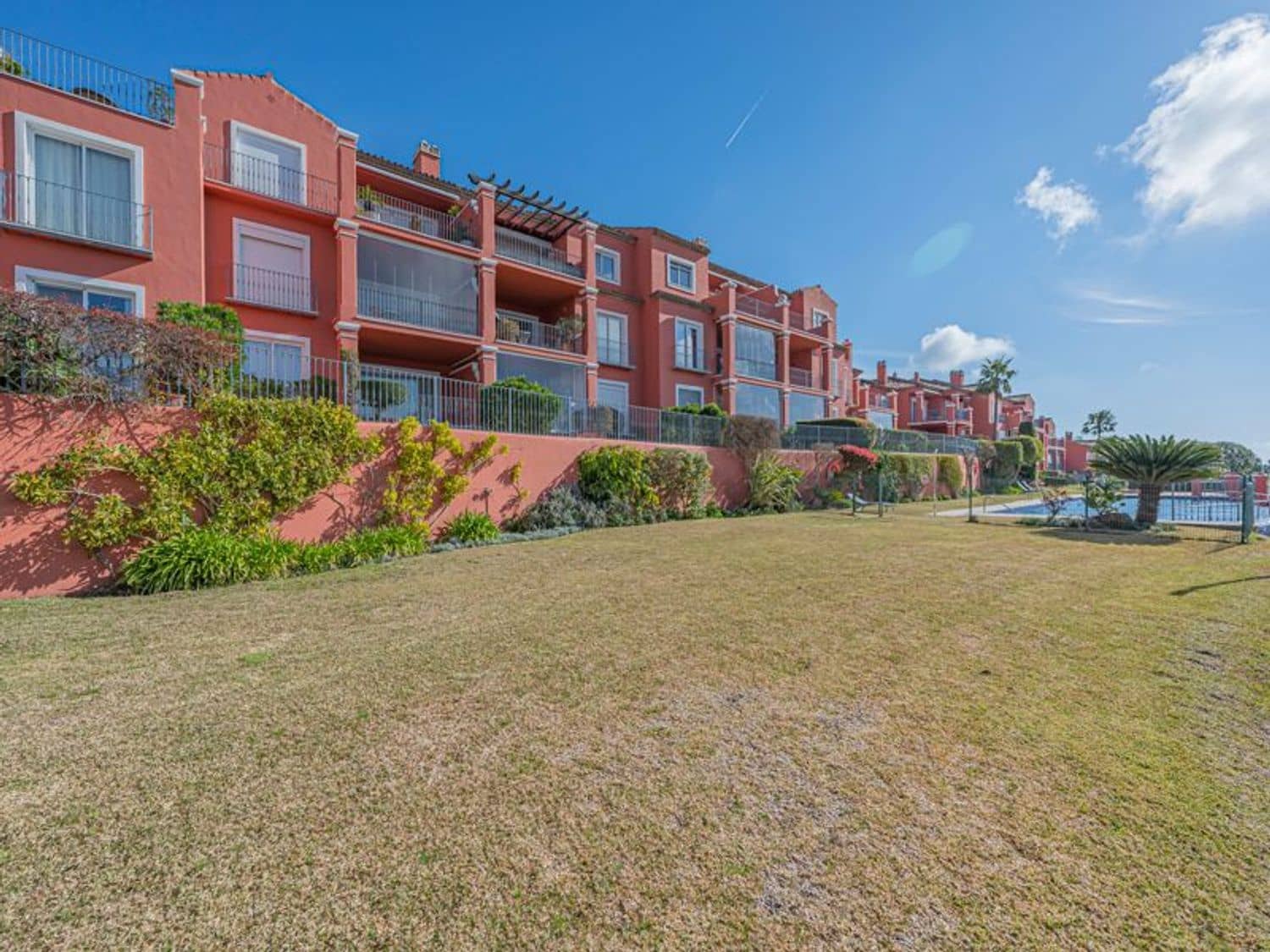 3 sypialnia Apartament na sprzedaż w La Mairena z basenem garażem - 895 000 € (Ref: 9858008)