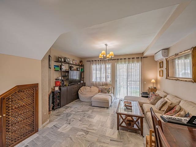 4 quarto Casa em Banda para venda em Bello Horizonte - Lindasol, Marbella com piscina garagem - 529 000 € (Ref: 9858009)