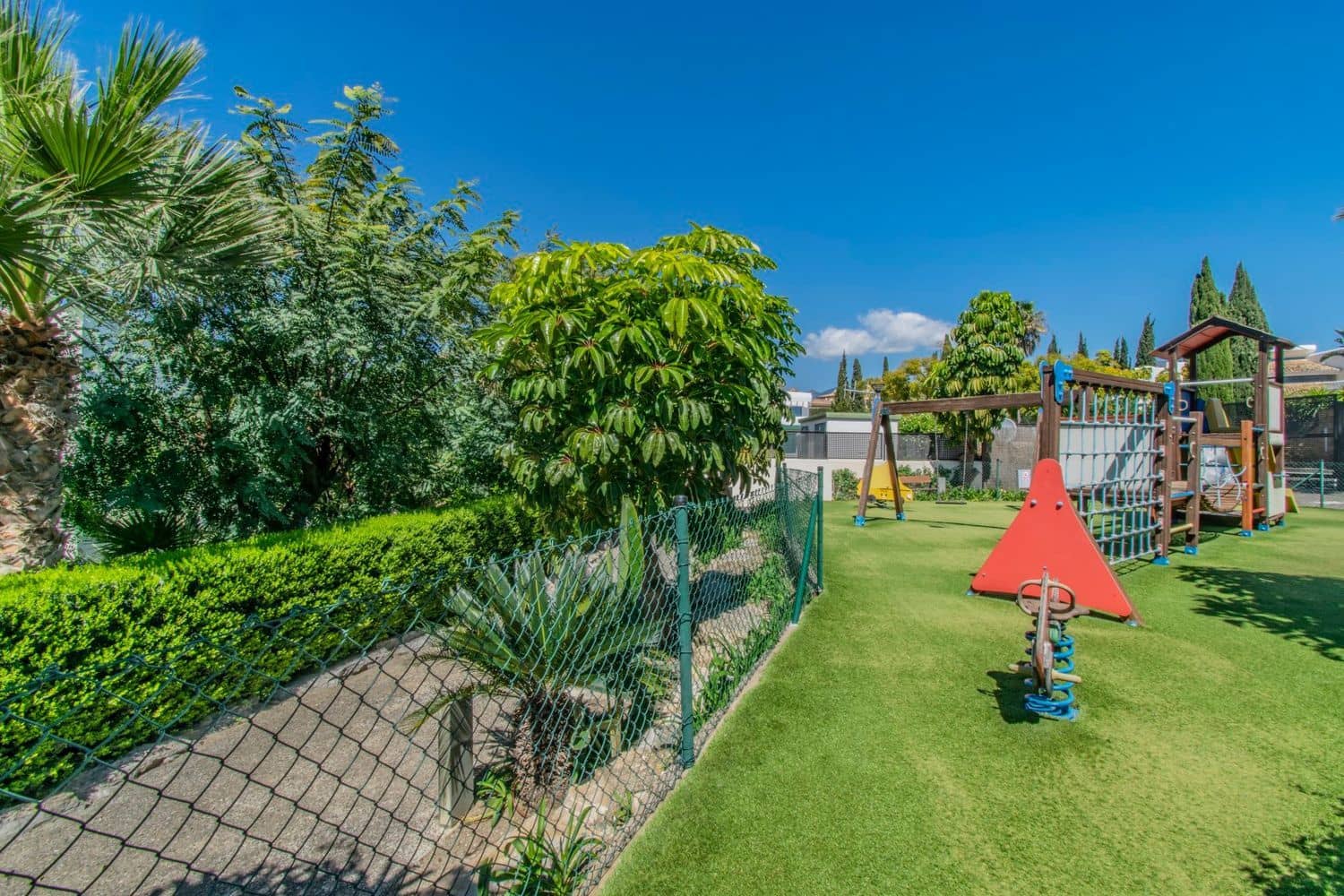 2 soverom Leilighet til salgs i Los Flamingos med svømmebasseng garasje - € 395 000 (Ref: 9869790)