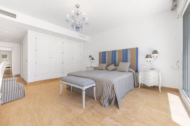 2 makuuhuone Huoneisto myytävänä paikassa Río Real, Marbella mukana uima-altaan 
autotalli - 600 000 € (Ref: 9869793)