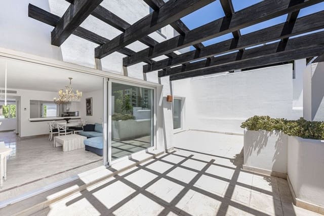 2 makuuhuone Huoneisto myytävänä paikassa Río Real, Marbella mukana uima-altaan 
autotalli - 600 000 € (Ref: 9869793)