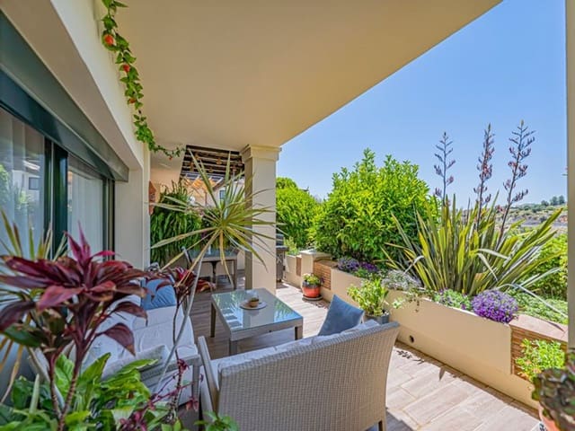 5 sypialnia Apartament na sprzedaż w Los Arqueros - Puerto del Almendro, Benahavís z basenem garażem - 1 000 000 € (Ref: 9877791)