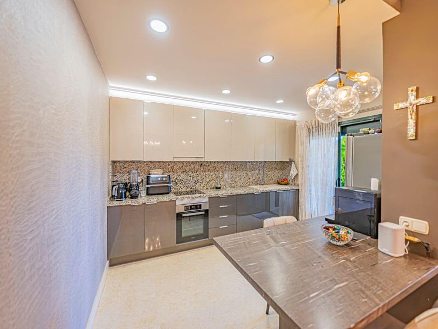 5 sovrum Lägenhet till salu i Benahavis med pool garage - 1 000 000 € (Ref: 9877791)