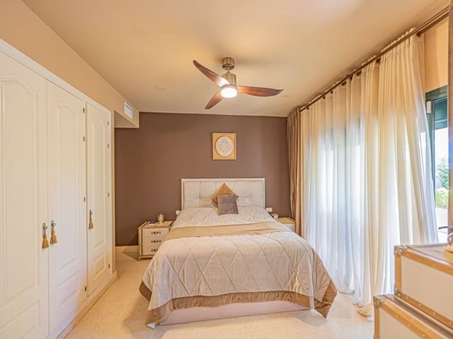 5 sypialnia Apartament na sprzedaż w Los Arqueros - Puerto del Almendro, Benahavís z basenem garażem - 1 000 000 € (Ref: 9877791)
