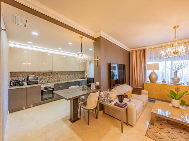 5 sypialnia Apartament na sprzedaż w Los Arqueros - Puerto del Almendro, Benahavís z basenem garażem - 1 000 000 € (Ref: 9877791)