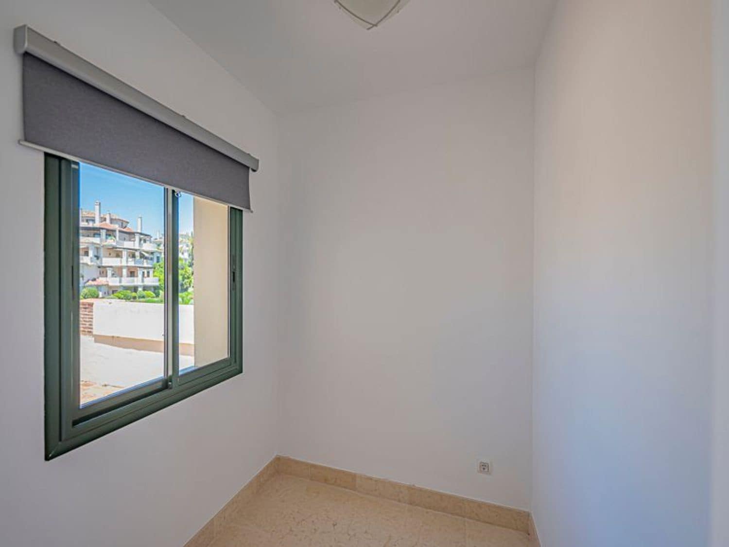 3 sovrum Lägenhet att hyra i Benahavis med pool garage - 5 000 € (Ref: 9885356)