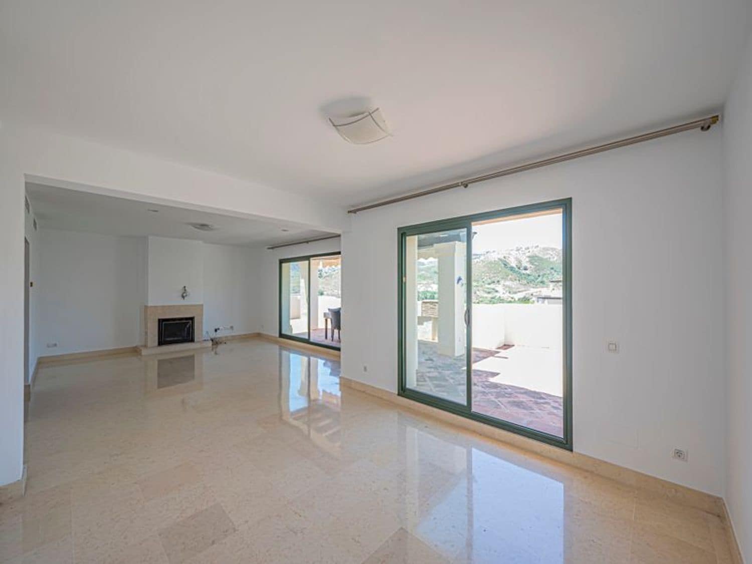 3 sovrum Lägenhet att hyra i Benahavis med pool garage - 5 000 € (Ref: 9885356)
