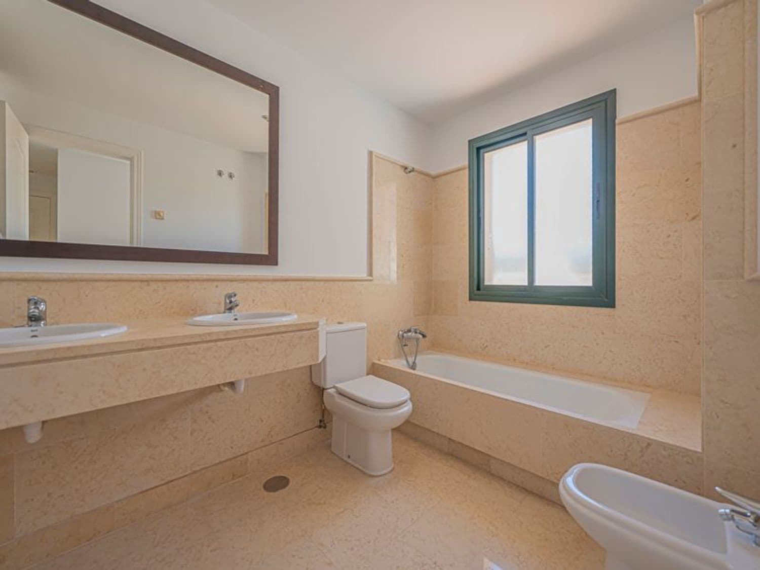 3 sovrum Lägenhet att hyra i Benahavis med pool garage - 5 000 € (Ref: 9885356)