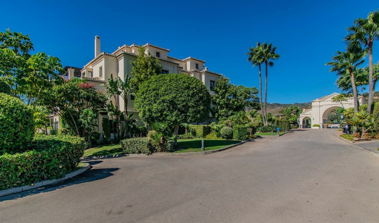 3 sovrum Lägenhet att hyra i Benahavis med pool garage - 5 000 € (Ref: 9885356)
