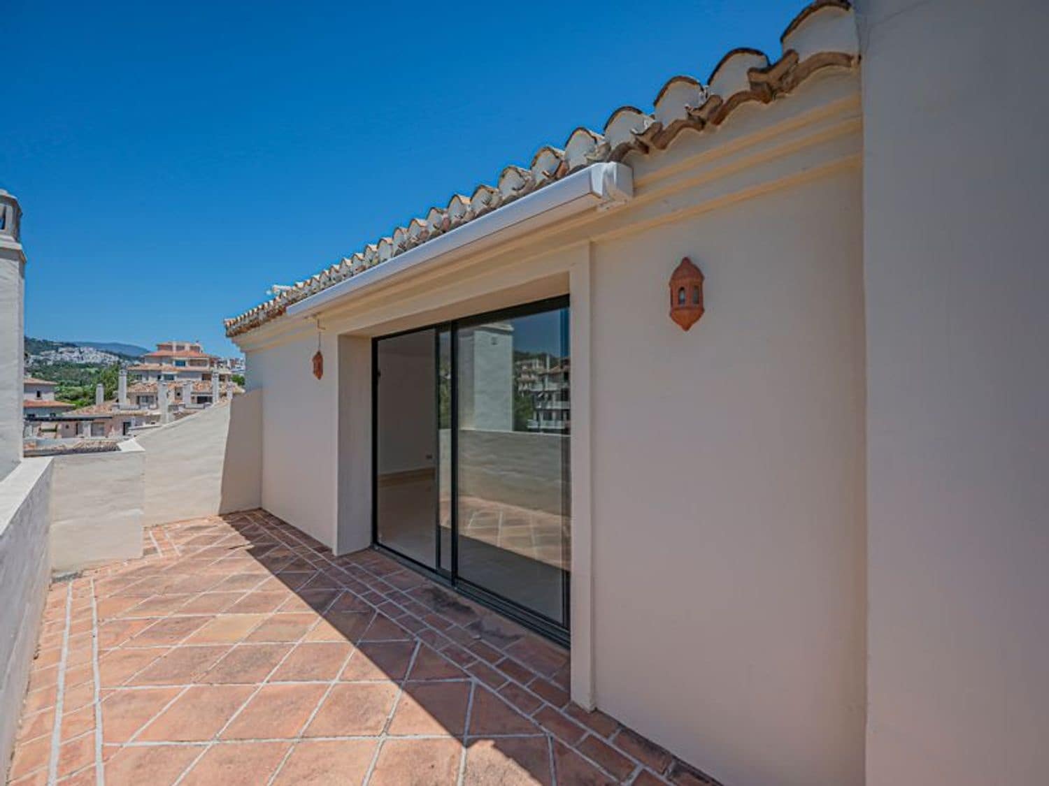 3 sovrum Lägenhet att hyra i Benahavis med pool garage - 5 000 € (Ref: 9885356)