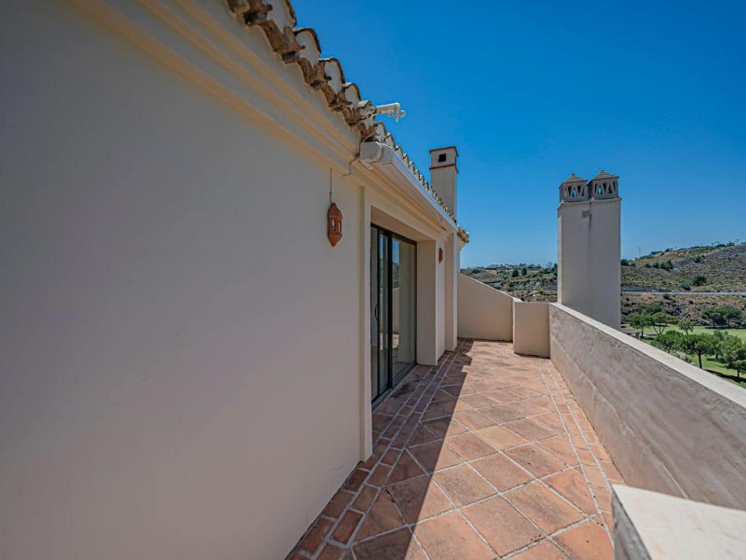 3 sovrum Lägenhet att hyra i Benahavis med pool garage - 5 000 € (Ref: 9885356)