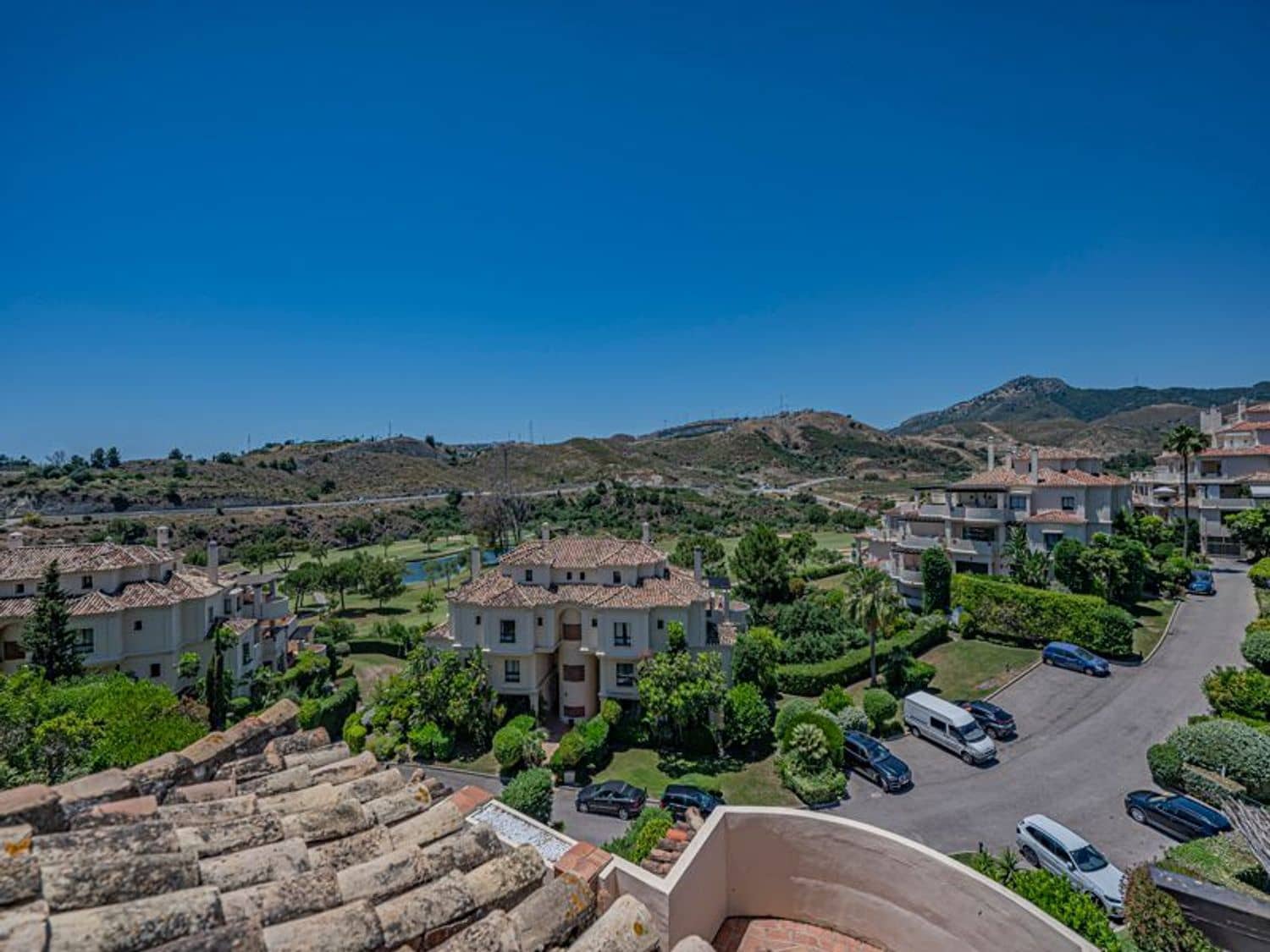 3 sovrum Lägenhet att hyra i Benahavis med pool garage - 5 000 € (Ref: 9885356)