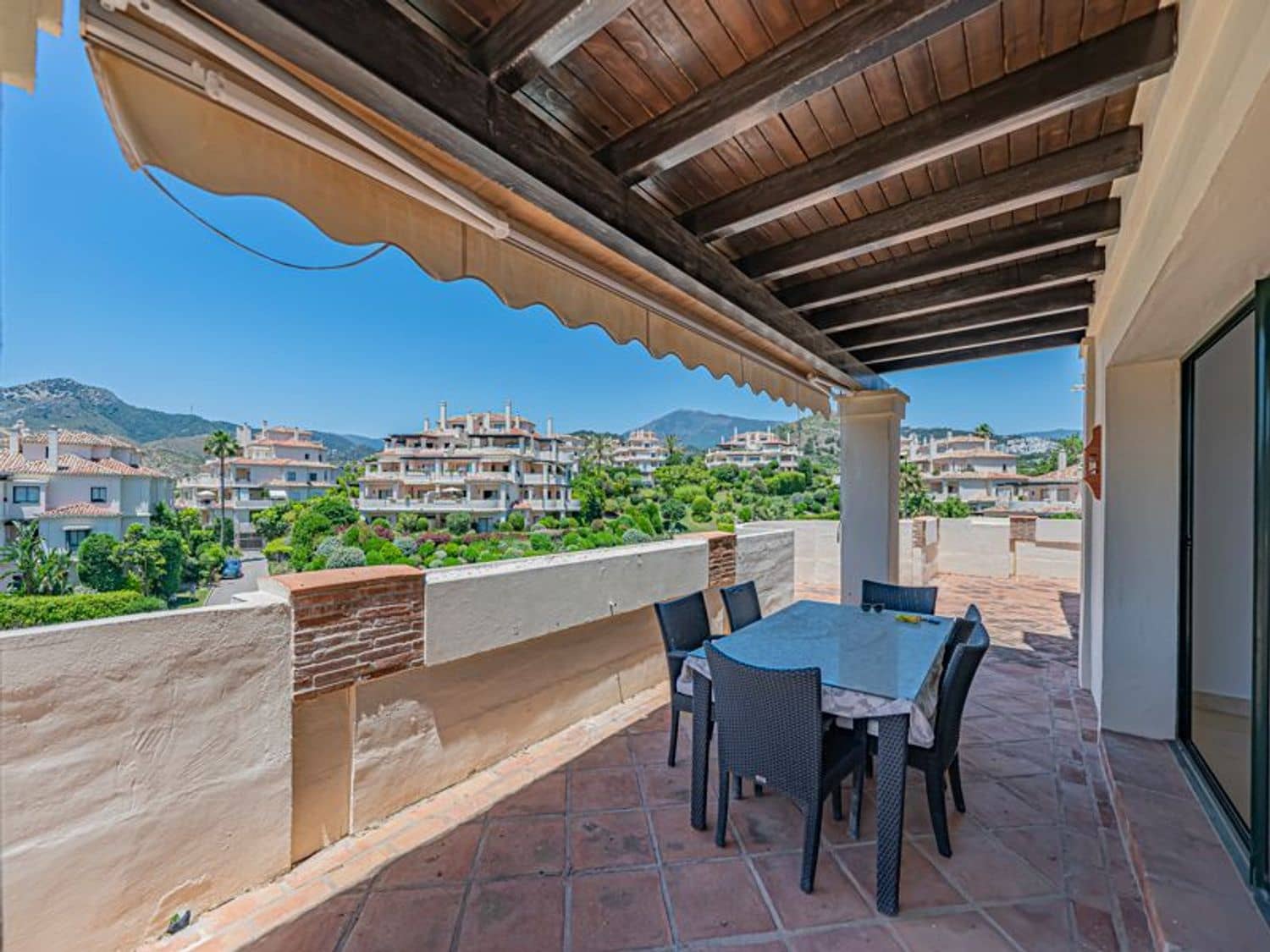 3 sovrum Lägenhet att hyra i Benahavis med pool garage - 5 000 € (Ref: 9885356)