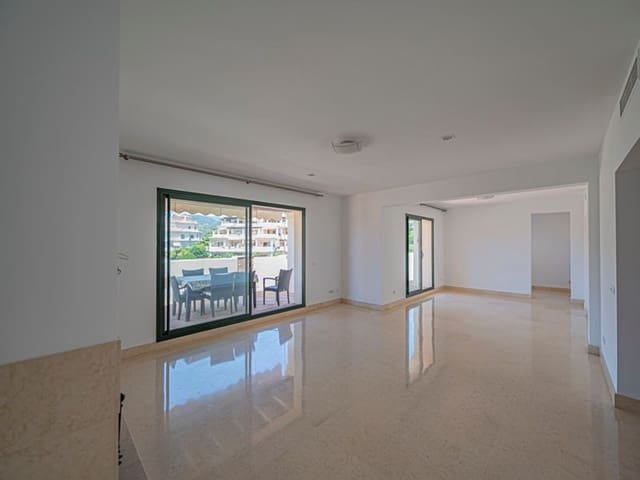 3 soverom Leilighet til salgs i Los Arqueros - Puerto del Almendro, Benahavís med svømmebasseng garasje - € 1 350 000 (Ref: 9885357)