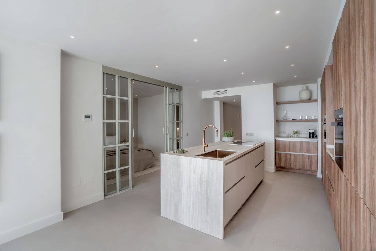 3 soverom Leilighet til salgs i Nueva Andalucia med svømmebasseng garasje - € 1 050 000 (Ref: 9889645)