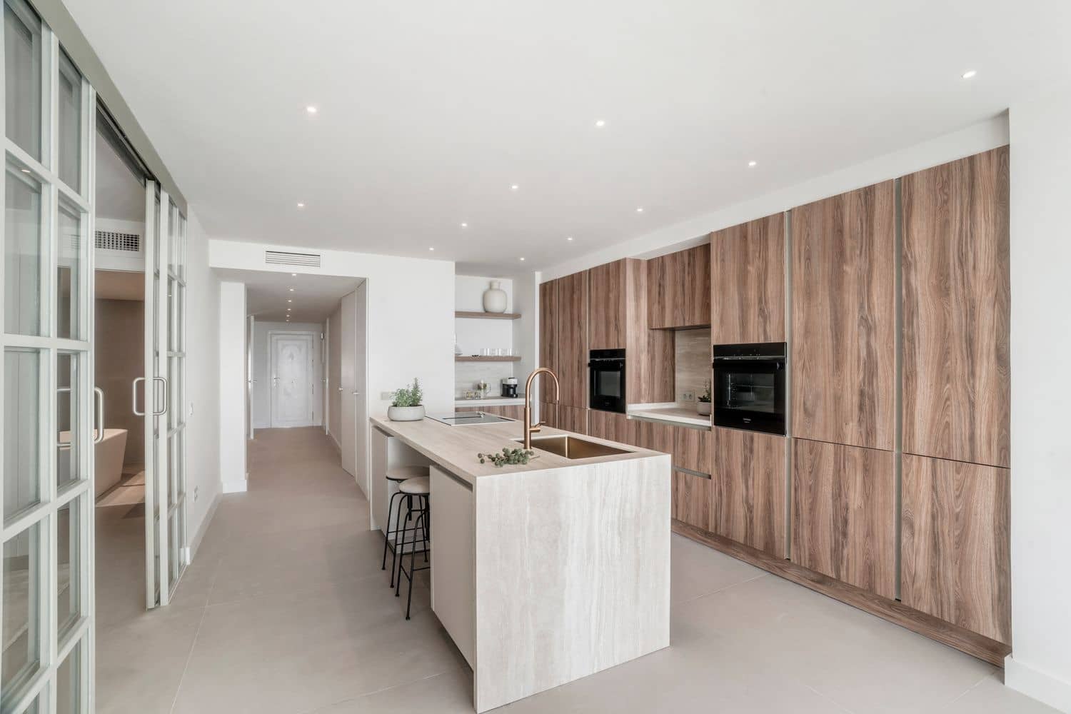 3 soverom Leilighet til salgs i Nueva Andalucia med svømmebasseng garasje - € 1 050 000 (Ref: 9889645)