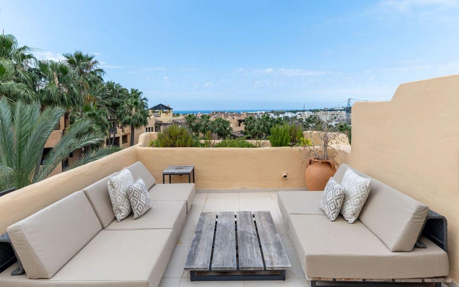 3 quarto Apartamento para venda em New Golden Mile com piscina garagem - 950 000 € (Ref: 9889646)