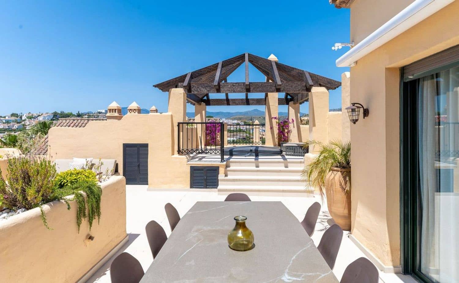 3 quarto Apartamento para venda em New Golden Mile com piscina garagem - 950 000 € (Ref: 9889646)