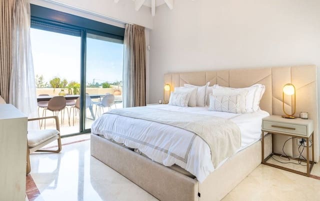 3 soveværelse Lejlighed til salg i Nueva Atalaya, Estepona med swimmingpool garage - € 950.000 (Ref: 9889646)