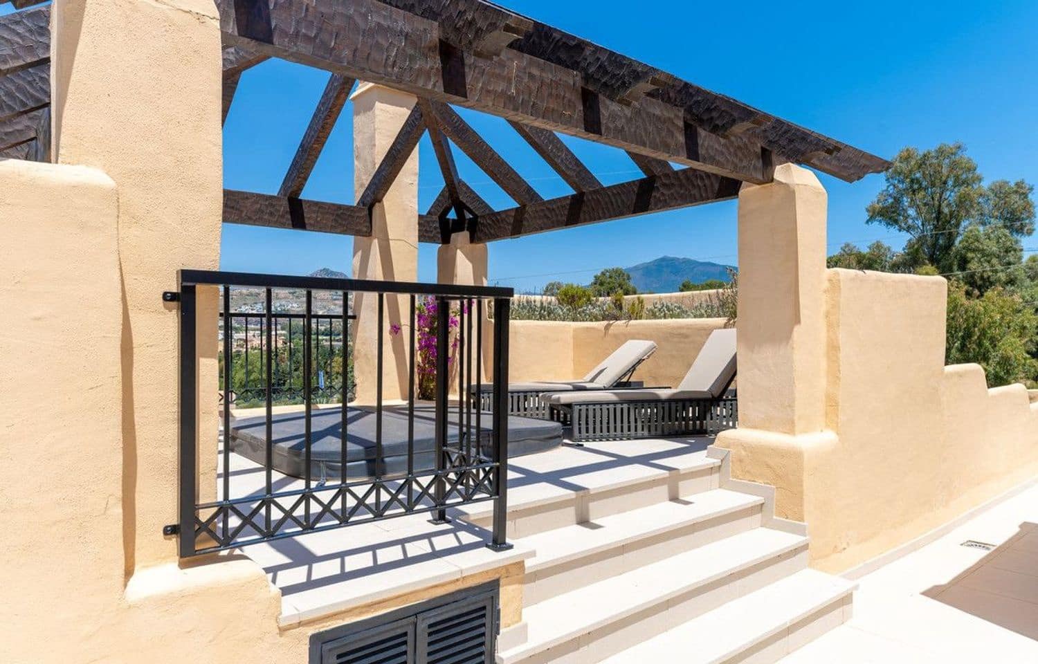 3 quarto Apartamento para venda em New Golden Mile com piscina garagem - 950 000 € (Ref: 9889646)
