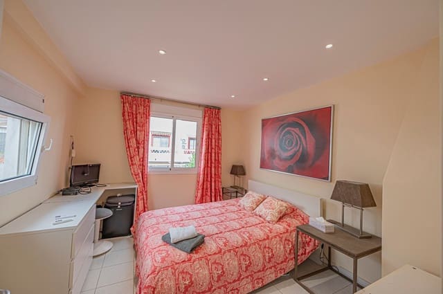 Maison de Ville de 5 chambres à louer à Bello Horizonte - Lindasol, Marbella avec garage - 2 600 € (Ref: 9916414)