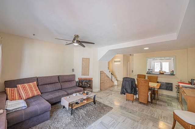 Maison de Ville de 5 chambres à louer à Bello Horizonte - Lindasol, Marbella avec garage - 2 600 € (Ref: 9916414)