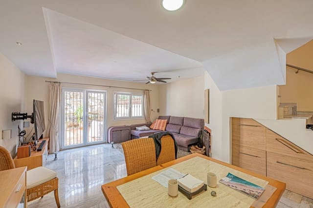 Maison de Ville de 5 chambres à louer à Bello Horizonte - Lindasol, Marbella avec garage - 2 600 € (Ref: 9916414)