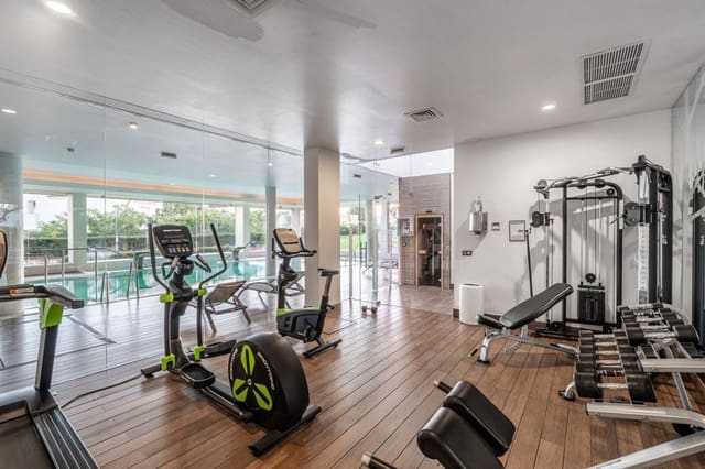 3 soveværelse Lejlighed til salg i Los Arqueros - Puerto del Almendro, Benahavís med swimmingpool garage - € 825.000 (Ref: 9916415)