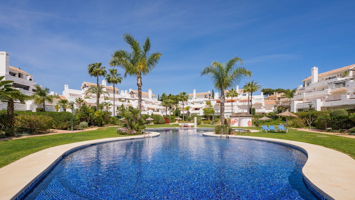 3 sovrum Lägenhet till salu i Bahia de Marbella med pool garage - 2 450 000 € (Ref: 9916417)