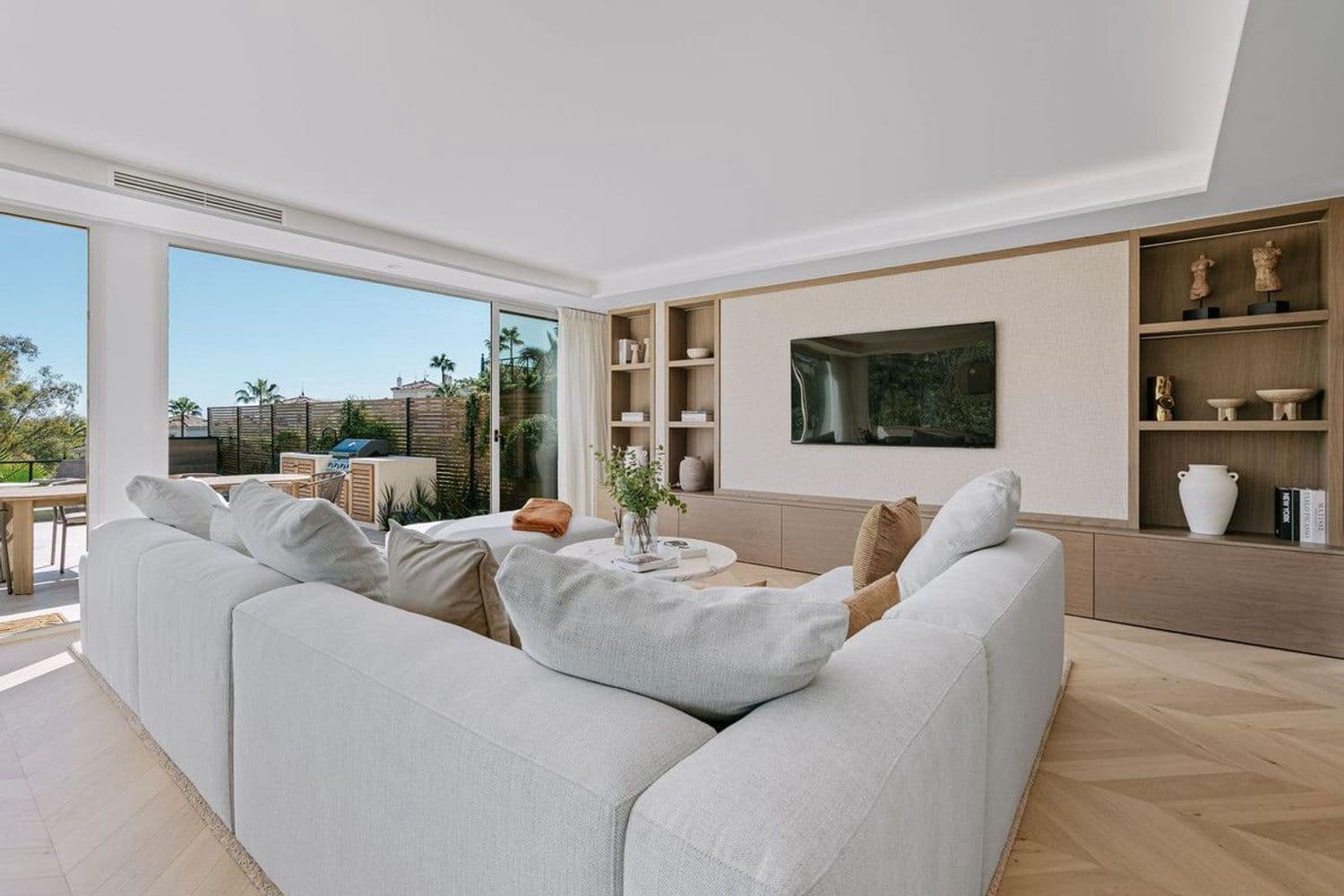 3 slaapkamer Appartement te koop in Nueva Andalucia met zwembad garage - € 1.350.000 (Ref: 9916421)