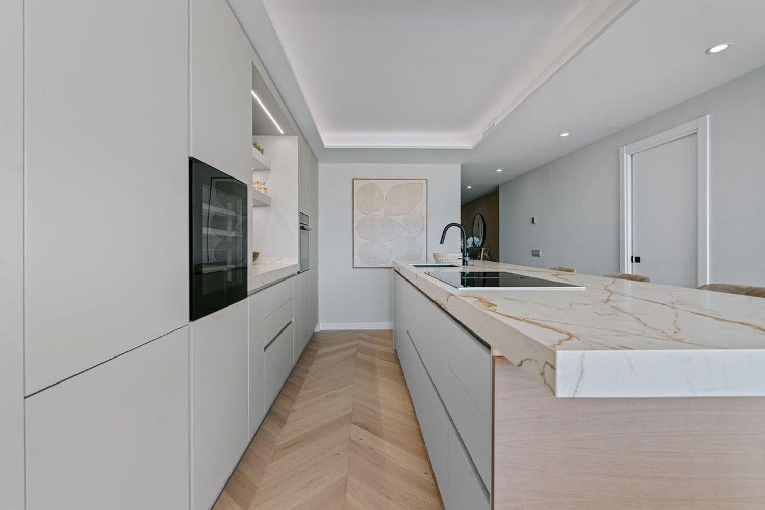 3 slaapkamer Appartement te koop in Nueva Andalucia met zwembad garage - € 1.350.000 (Ref: 9916421)