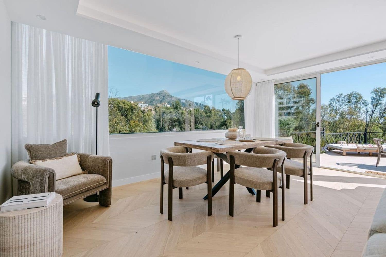 3 slaapkamer Appartement te koop in Nueva Andalucia met zwembad garage - € 1.350.000 (Ref: 9916421)