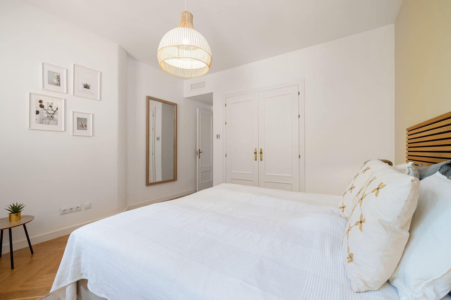 3 sypialnia Apartament na sprzedaż w Nueva Andalucia z basenem garażem - 1 125 000 € (Ref: 9916422)