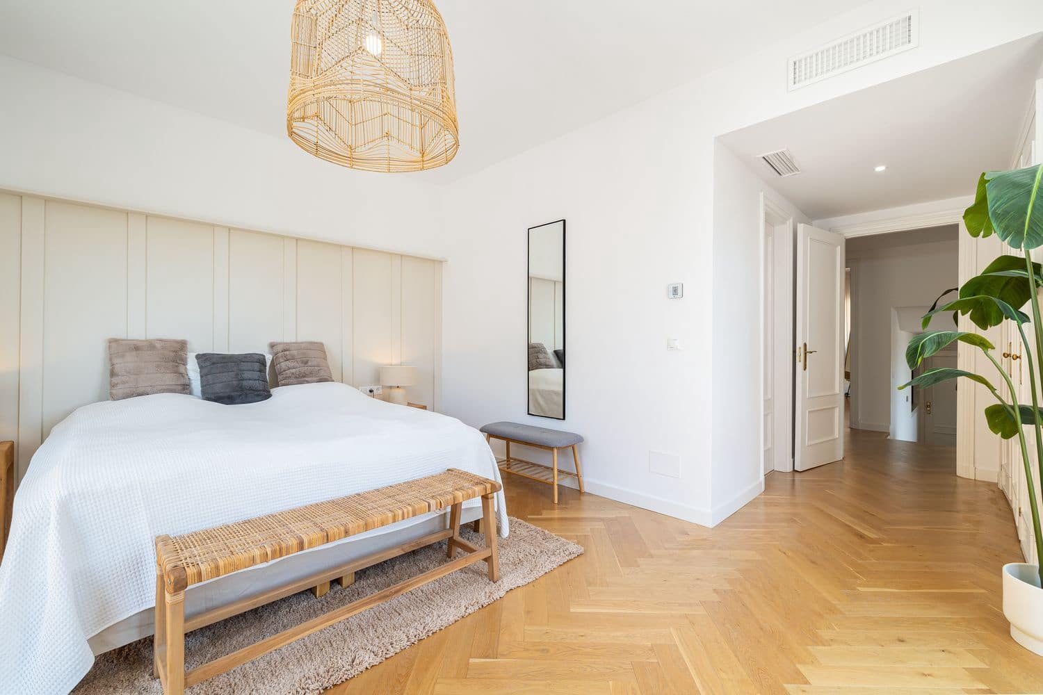 3 sypialnia Apartament na sprzedaż w Nueva Andalucia z basenem garażem - 1 125 000 € (Ref: 9916422)