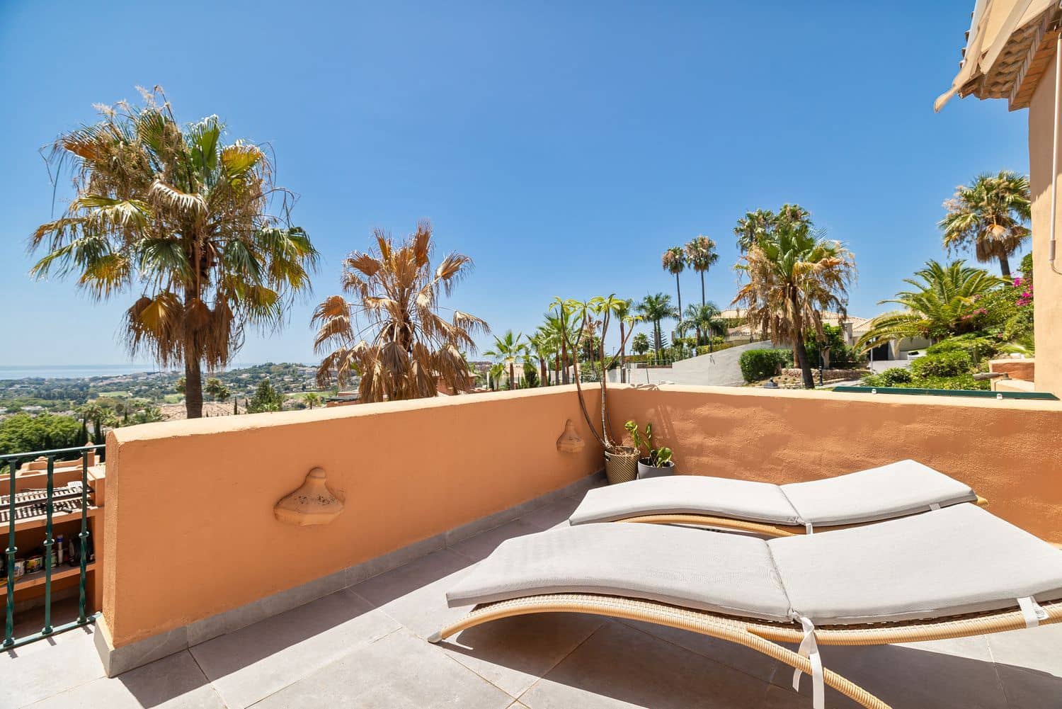 3 sypialnia Apartament na sprzedaż w Nueva Andalucia z basenem garażem - 1 125 000 € (Ref: 9916422)
