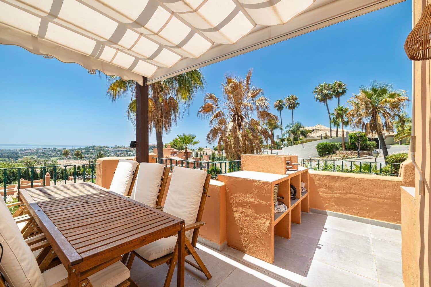 3 sypialnia Apartament na sprzedaż w Nueva Andalucia z basenem garażem - 1 125 000 € (Ref: 9916422)
