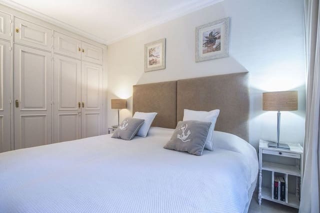 Apartamento de 3 habitaciones en Nueva Andalucía Centro, Marbella en venta con piscina garaje - 750.000 € (Ref: 9916423)