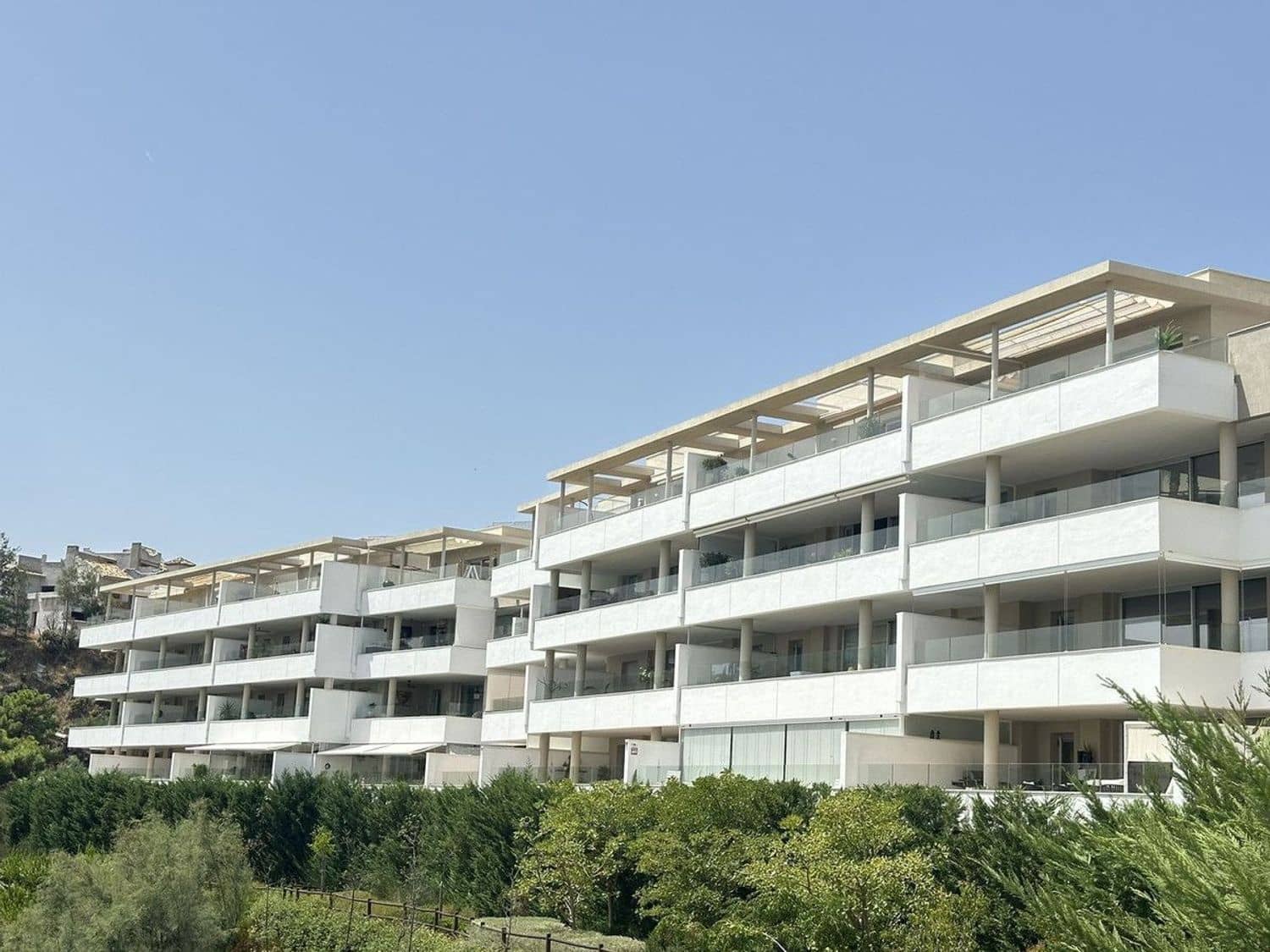 3 sypialnia Apartament na sprzedaż w Benahavis z basenem garażem - 620 000 € (Ref: 9916425)