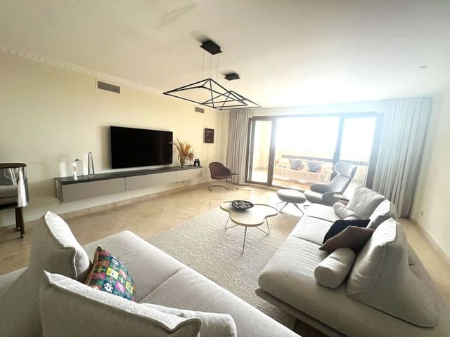 Apartamento de 3 habitaciones en El Paraiso, Estepona en venta con piscina garaje - 695.000 € (Ref: 9916426)