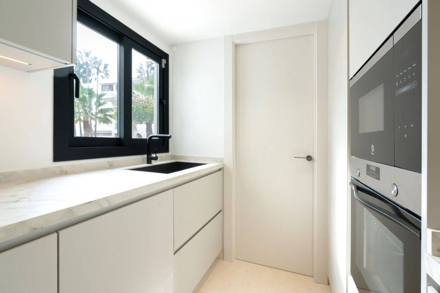 5 slaapkamer Huis te koop in Marbella met garage - € 2.420.000 (Ref: 9916430)