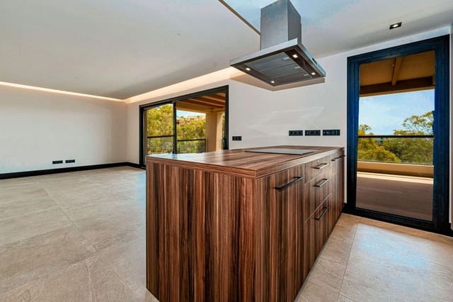 3 makuuhuone Huoneisto myytävänä paikassa Los Naranjos, Marbella mukana uima-altaan 
autotalli - 795 000 € (Ref: 9916431)